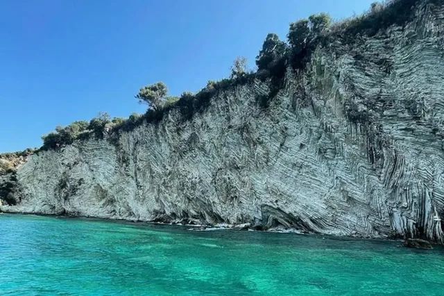Hidden bays and Krorëz by boat, with snorkelling