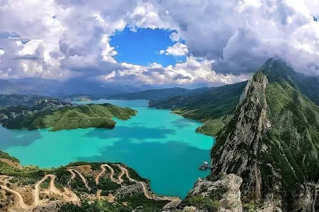 Walk up Mount Gamti with views over Bovilla Lake