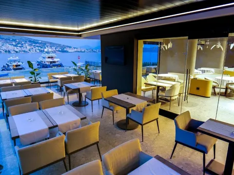 Sea-view restaurant at the AlYACHT Premium Hotel in Saranda