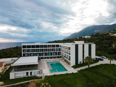 Esterno del Black Diamond Hotel Dhermi a Dhërmi