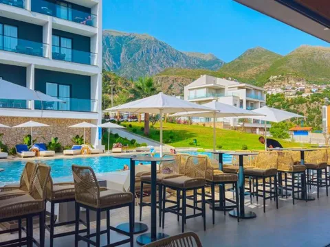 Piscina del Black Diamond Hotel Dhermi a Dhërmi