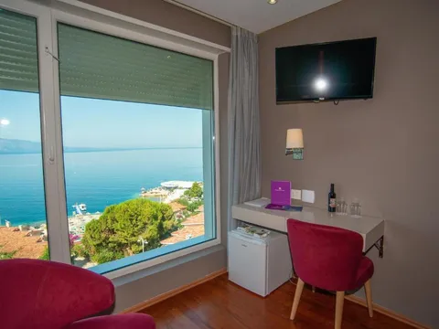 Room at the Bougainville Bay Resort in Saranda