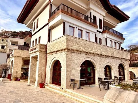 Außenansicht des Hotel Rezidenca Desaret in Berat