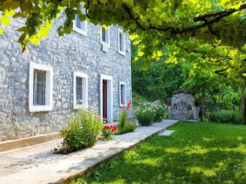 Esterno della Guesthouse Gjin Thana a Theth