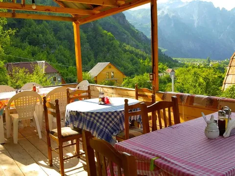 Terrazza della Guesthouse Gjin Thana a Theth