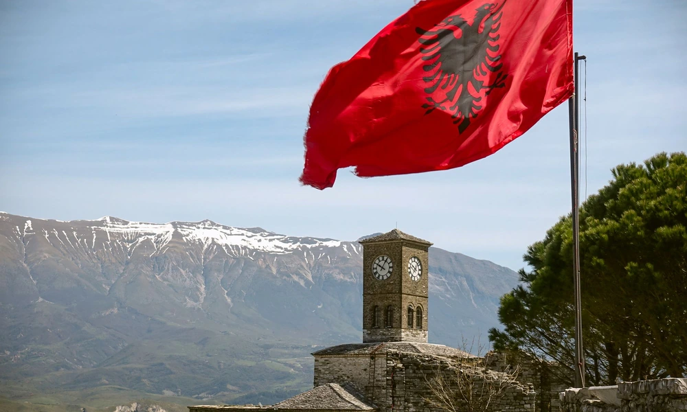 Casas de piedra en las laderas de Gjirokastër, cerca del castillo