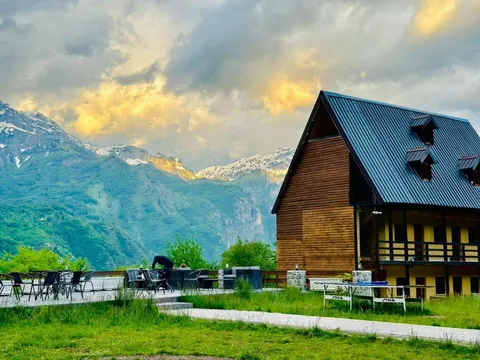 Esterno della Guesthouse Gjoni a Theth