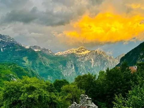 Vista dalla Guesthouse Gjoni a Theth