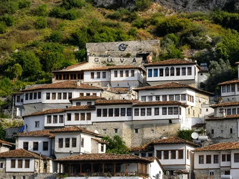 Außenansicht von Guva in Berat