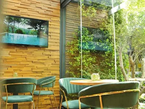 Taras w La Suite Boutique Hotel w Tiranie