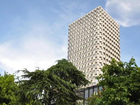 Budynek Maritim Hotel Plaza Tirana w Tiranie