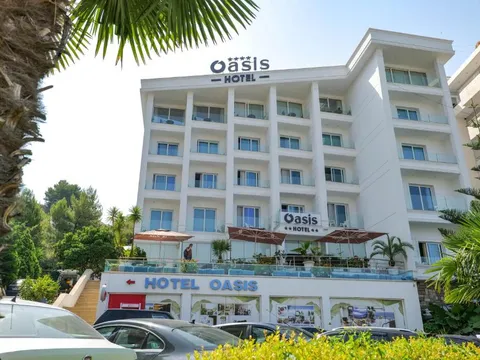 Façade of the Hotel Oasis in Saranda