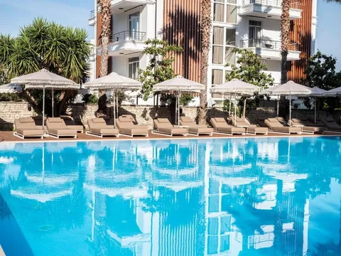 Piscina presso Rapo's Resort Hotel, Himara