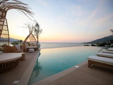 Pool im Regina Blu Hotel in Vlora
