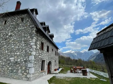 Esterno della Guest House Rrashkadoli a Theth