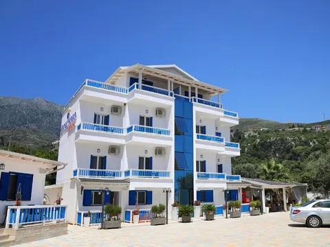 Esterno del Sofo Hotel Dhermi a Dhërmi