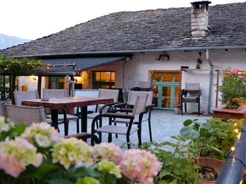 Terrasse du Stone City Hostel à Gjirokastër