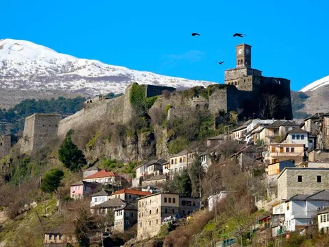 Vue depuis le Stone City Hostel à Gjirokastër