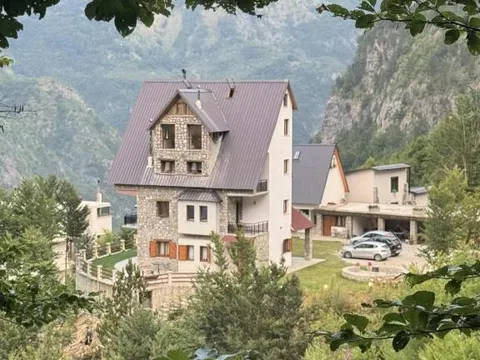 Esterno della Valter & Drita's Guesthouse a Theth