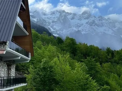 Vista dalla Valter & Drita's Guesthouse a Theth