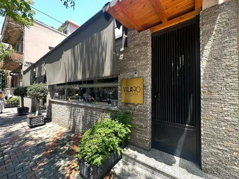 Budynek Vila 90 Boutique Hotel w Tiranie