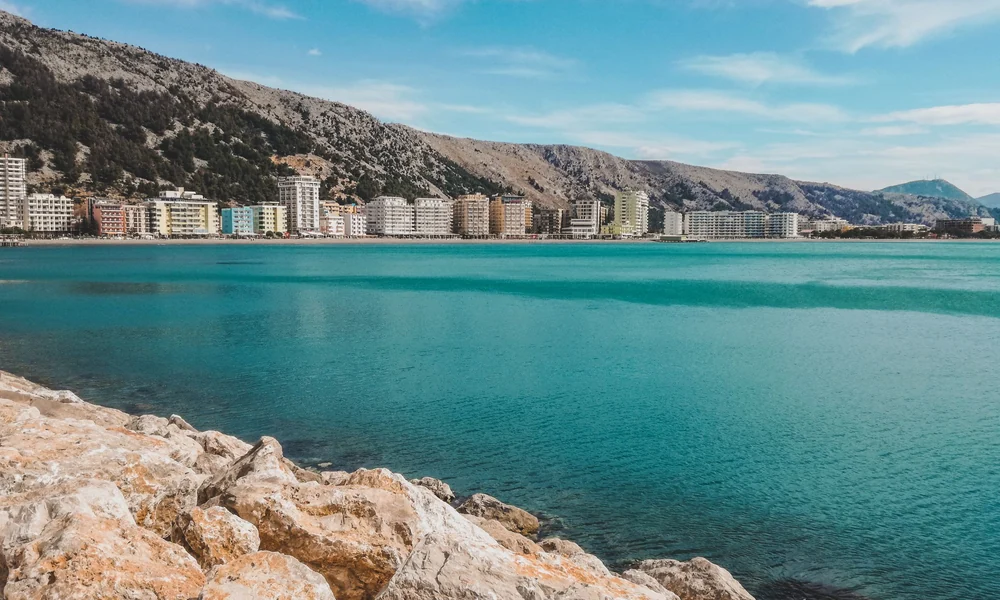 Costa sur de Vlora, Radhima, agua turquesa